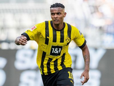 Manuel Akanji: Manchester City chasing late move for Dortmund centre-back