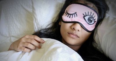 Woman shares how she gets 'natural' eyelash lift at home with nighttime sleep mask hack