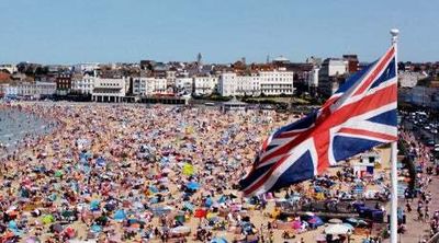 Summer will stretch into the autumn in England in next decade, predicts Met Office