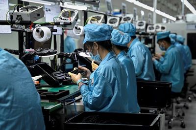 China's August factory activity weakens for second straight month