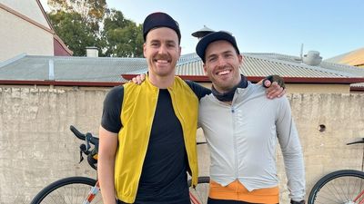 Twin brothers Jonathan and Benjamin Siero cycle across the Nullarbor