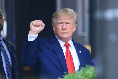 Trump news – live: Ex-president responds to DoJ blockbuster filing as Sarah Palin dramatically upset in race
