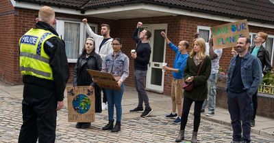 Corrie spoilers: Fan favourite character attacked as protest takes dangerous turn