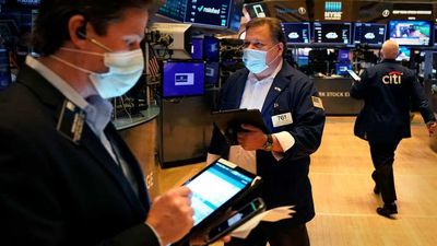 Stocks Hold Steady, ADP Jobs Data, Gas Prices, HP & Snap In Focus - Five Things To Know