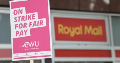 Royal Mail workers stage second strike in pay row