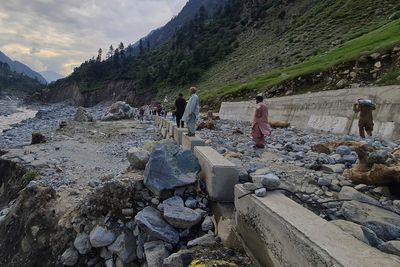 In Pakistan, fears of waterborne diseases as floods recede