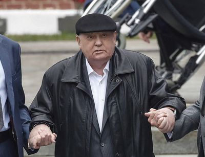 West mourns Gorbachev the peacemaker, Russia recalls his failures