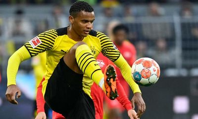 Manchester City close in on Borussia Dortmund defender Manuel Akanji