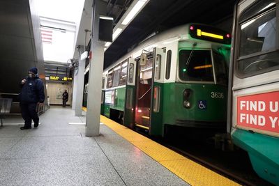 Critical report mandates improved safety on Boston subway