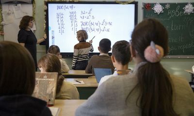 Russian parents and teachers urged to boycott ‘propaganda classes’