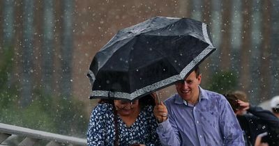 Met Office forecasts temperature drop, rain and windier conditions this weekend