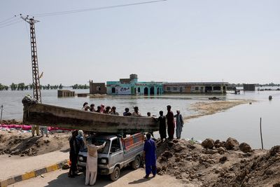 South Pakistan braces for yet more flooding as waters flow down from north