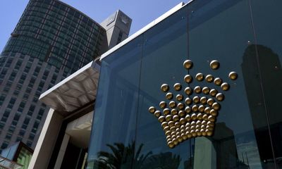 Casino regulator launches investigation into Crown Resorts for providing credit to gamble
