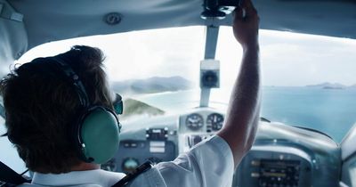 Pilot threatens to turn plane around if passenger doesn't stop trying to AirDrop nudes