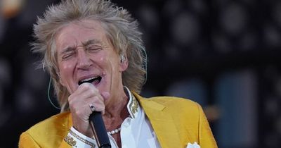 Rod Stewart responds to hilarious jibe after fan shares unusual lookalike