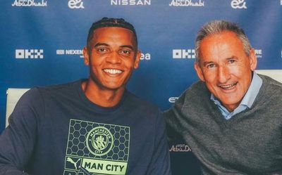 Manchester City bolster defence by signing Borussia Dortmund’s Manuel Akanji