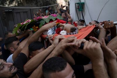 2 Palestinians killed in West Bank, one by local gunmen