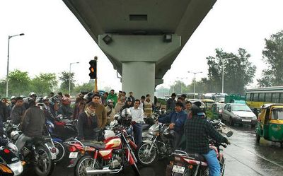 Bengaluru Traffic Police to penalise two-wheeler riders seeking shelter under flyovers and underpasses during rains