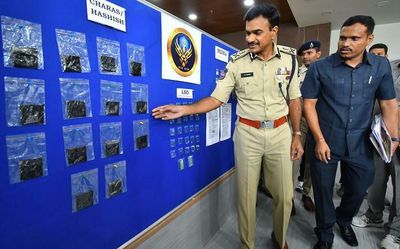 Drugs sold over dark web, two kingpins held