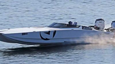 Electric Boat With Vision Marine Outboard Motors Hits 109 MPH