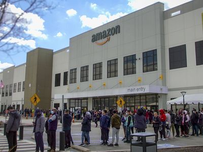 Amazon loses key step in its attempt to reverse its workers' historic union vote