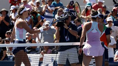 Ukraine's Marta Kostyuk chooses not to shake hands with Belarusian Victoria Azarenka, Iga Świątek rolls on at Serena Williams-centric US Open