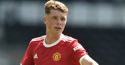 Hibs transfer confirmed as Lee Johnson signs 'dominant' Manchester United starlet in late dash