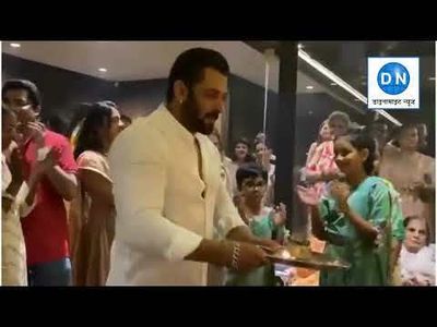 Bollywood: Salman Khan performs Ganpati puja and arti at sister Arpita's home