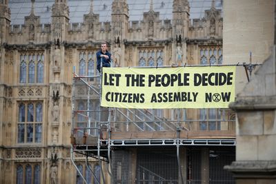 Extinction Rebellion protesters superglue selves at UK parliament