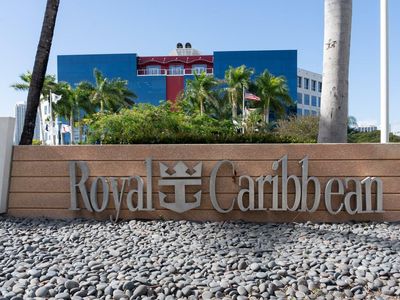 Will Royal Caribbean's Broadband Partnership Drive Revenue?