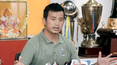 Vijayan advises Bhutia to take defeat in AIFF presidential election in 'sportsmanship spirit'
