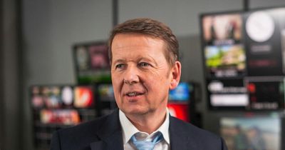 Classic FM to broadcast tribute programme to Bill Turnbull with prostate cancer advice