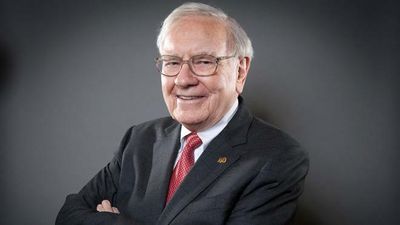 Want to Invest Like Warren Buffett? 2 Stocks That Fit His Criteria