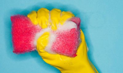 Microwave your sponges and vacuum your broom: how to clean your cleaning products