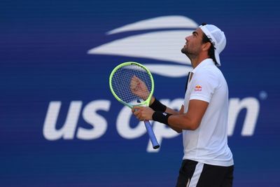 Berrettini downs battling Murray to reach US Open last 16