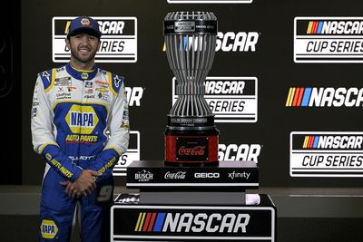 Elliott hesitant to embrace favorite role in NASCAR playoffs