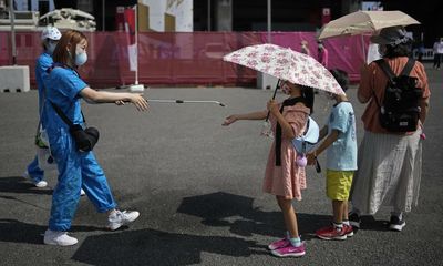 Japan’s hottest city to give out umbrellas to protect children from sun