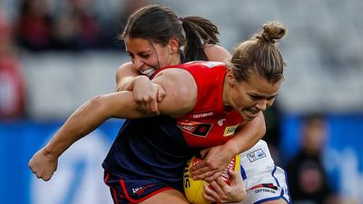 Melbourne hangs on to edge Kangaroos by two points in tense AFLW encounter