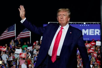Trump rallies for Oz, Mastriano in Pa. amid midterm worries