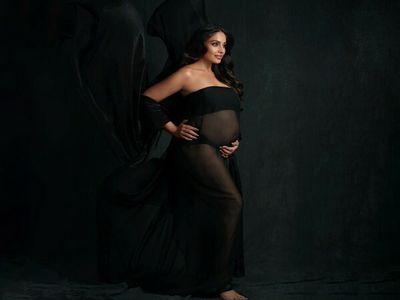 Entertainment: Bipasha Basu drops new sizzling picture from her maternity shoot