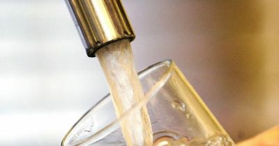 Do restaurants, cafes, pubs and clubs have to provide free tap water to customers?
