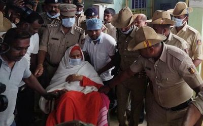 Police continue questioning of Karnataka seer Murugha Sharanaru in Chitradurga