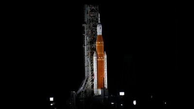 NASA fuels new moon rocket in week's 2nd launch attempt