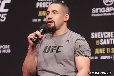 Robert Whittaker can’t see Israel Adesanya wrestling Alex Pereira, expects ‘kickboxing fight with small gloves’