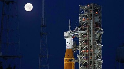 Fuel leak again delays preparations for NASA's latest Moon shot