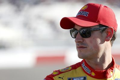 Logano tops Bell in Southern 500 qualifying at Darlington