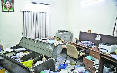 Govt. yet to act in headquarters attack case, says AIADMK