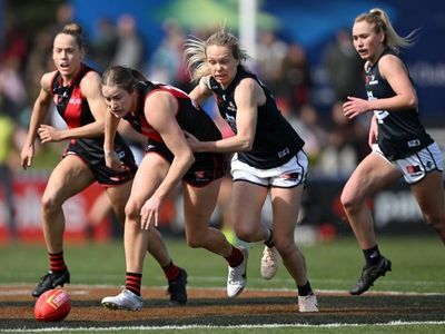 Blues hold off Bombers in AFLW thriller