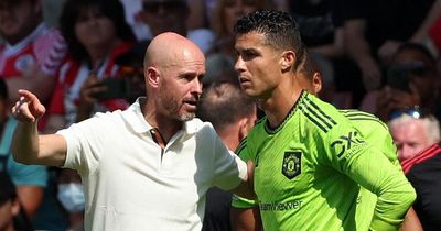 Erik ten Hag gives Cristiano Ronaldo instruction ahead of Manchester United vs Arsenal