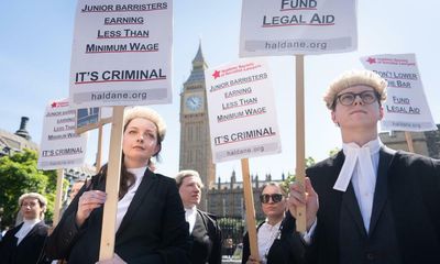 Criminal barristers prepare for indefinite strike over legal aid